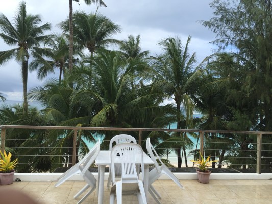 Teras di depan kamar kami - beach view - di lantai empat Hey Jude South Beach - Wira Asmo